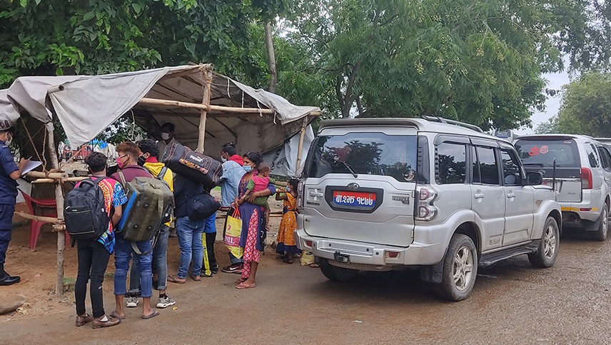 गौरीफन्टा नाकामा मन्त्रीको अनुगमन, भारत जान लागेकामाथि परेन नजर